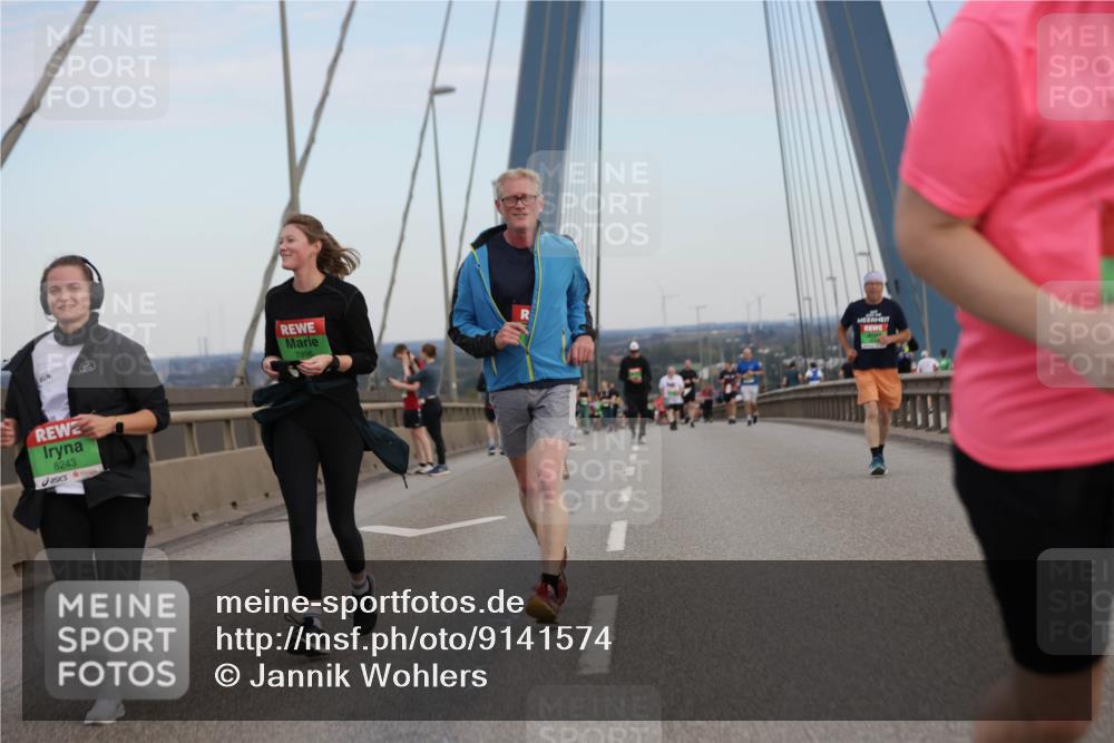 03.10.2025 - Köhlbrandbrückenlauf Jannik Wohlers http://msf.ph/oto/9141574 03.10.2025 15:38:56 Position 1 97, 8243, 7998 meine-sportfotos.de