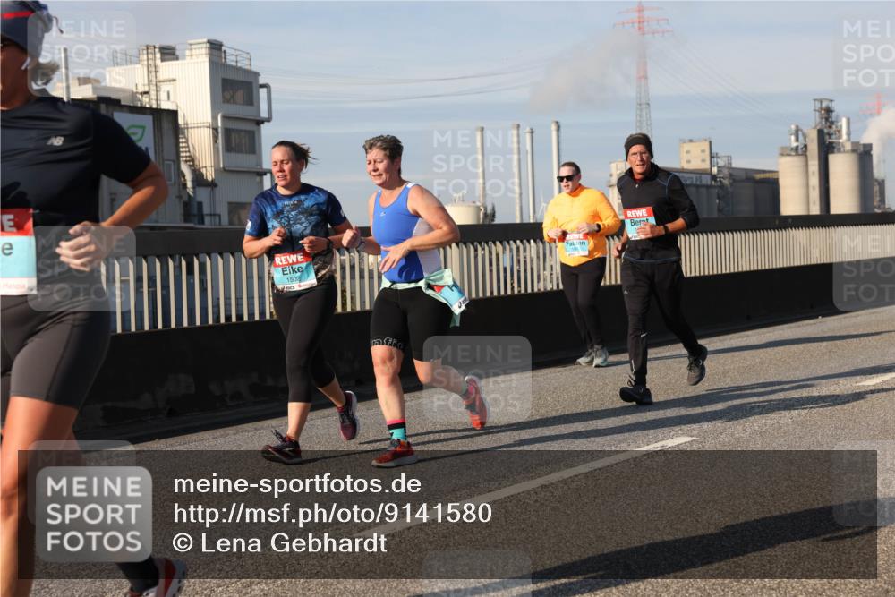 03.10.2025 - Köhlbrandbrückenlauf Lena Gebhardt http://msf.ph/oto/9141580 03.10.2025 09:59:24 Position 2 1502 meine-sportfotos.de