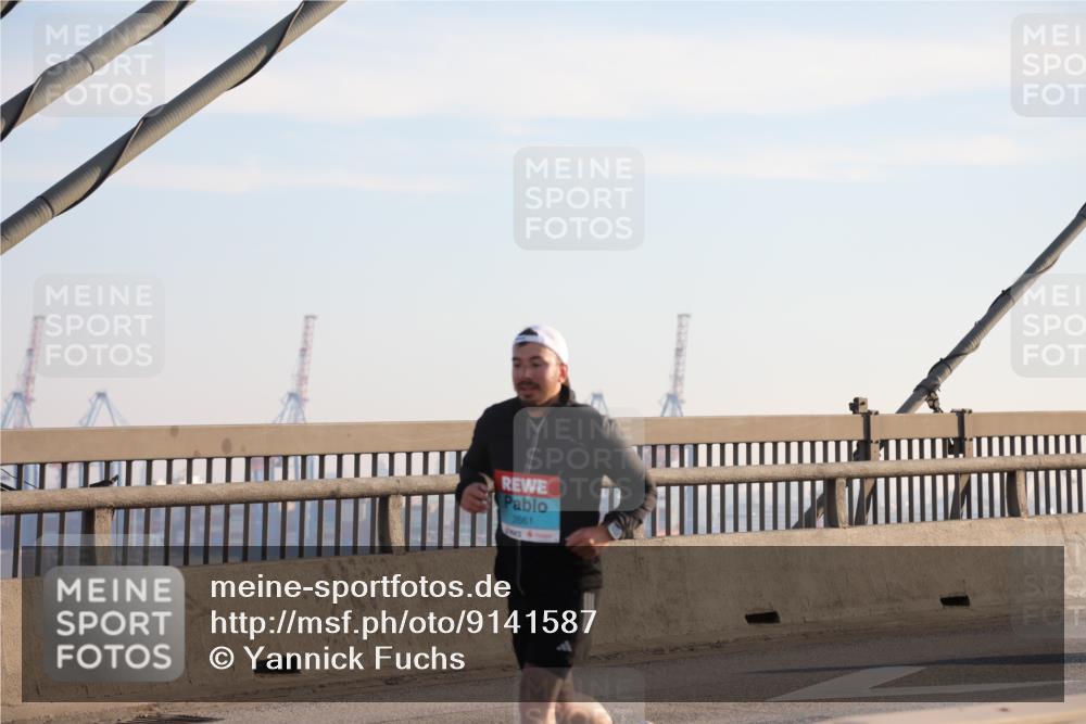03.10.2025 - Köhlbrandbrückenlauf Yannick Fuchs http://msf.ph/oto/9141587 03.10.2025 08:26:34 Position 2 2661 meine-sportfotos.de