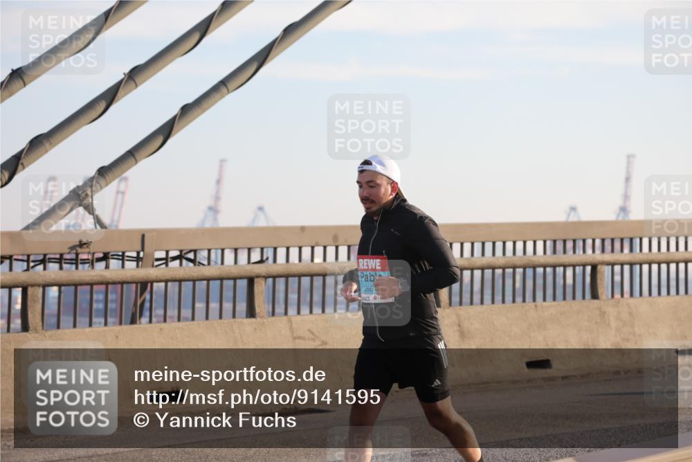 03.10.2025 - Köhlbrandbrückenlauf Yannick Fuchs http://msf.ph/oto/9141595 03.10.2025 08:26:35 Position 2 266 meine-sportfotos.de