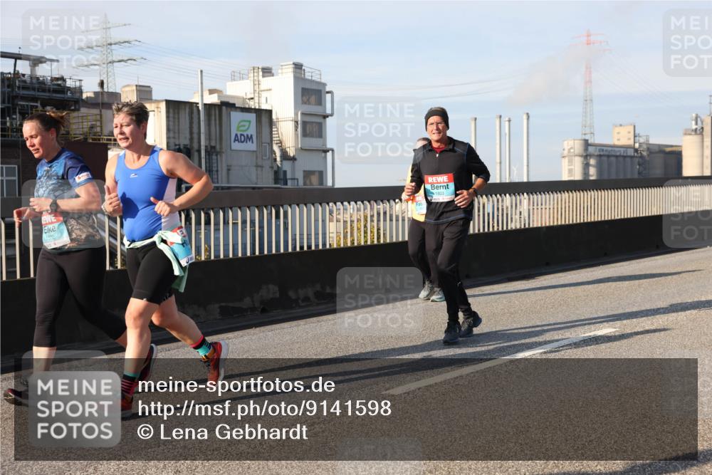 03.10.2025 - Köhlbrandbrückenlauf Lena Gebhardt http://msf.ph/oto/9141598 03.10.2025 09:59:25 Position 2 1502, 1803 meine-sportfotos.de