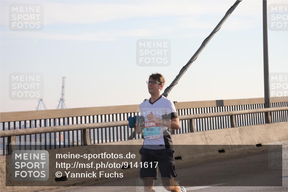 03.10.2025 - Köhlbrandbrückenlauf Yannick Fuchs http://msf.ph/oto/9141617 03.10.2025 08:26:37 Position 2 1516 meine-sportfotos.de
