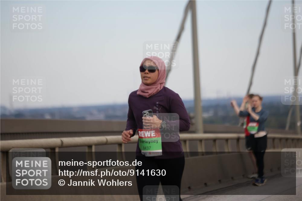 03.10.2025 - Köhlbrandbrückenlauf Jannik Wohlers http://msf.ph/oto/9141630 03.10.2025 15:39:02 Position 1 8437 meine-sportfotos.de