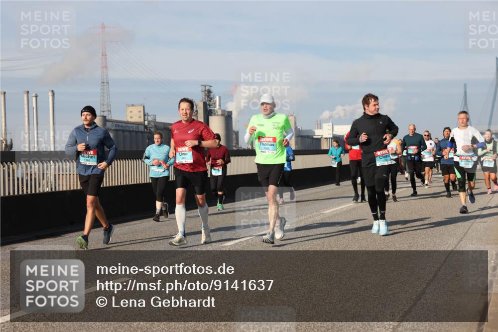 03.10.2025 - Köhlbrandbrückenlauf Lena Gebhardt http://msf.ph/oto/9141637 03.10.2025 09:59:28 Position 2 3265, 2 meine-sportfotos.de