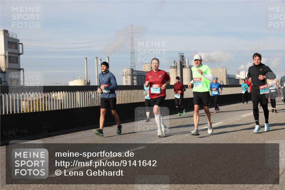 03.10.2025 - Köhlbrandbrückenlauf Lena Gebhardt http://msf.ph/oto/9141642 03.10.2025 09:59:28 Position 2 1883, 3265, 1760 meine-sportfotos.de