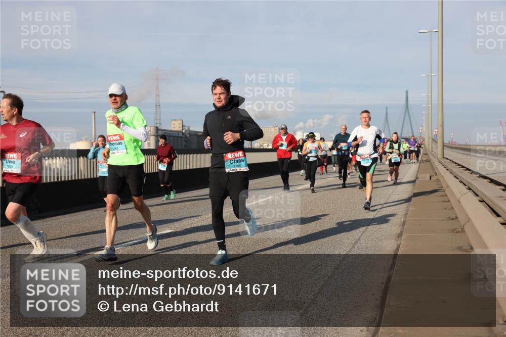 03.10.2025 - Köhlbrandbrückenlauf Lena Gebhardt http://msf.ph/oto/9141671 03.10.2025 09:59:30 Position 2 21, 1883, 3265, 1760 meine-sportfotos.de