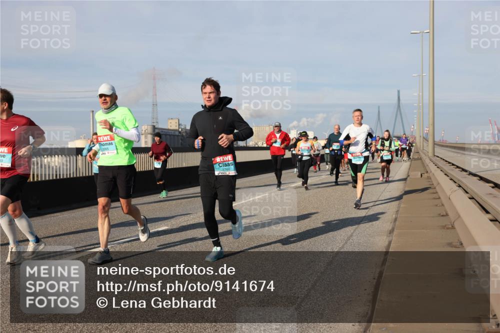 03.10.2025 - Köhlbrandbrückenlauf Lena Gebhardt http://msf.ph/oto/9141674 03.10.2025 09:59:30 Position 2 33, 3265, 1760 meine-sportfotos.de