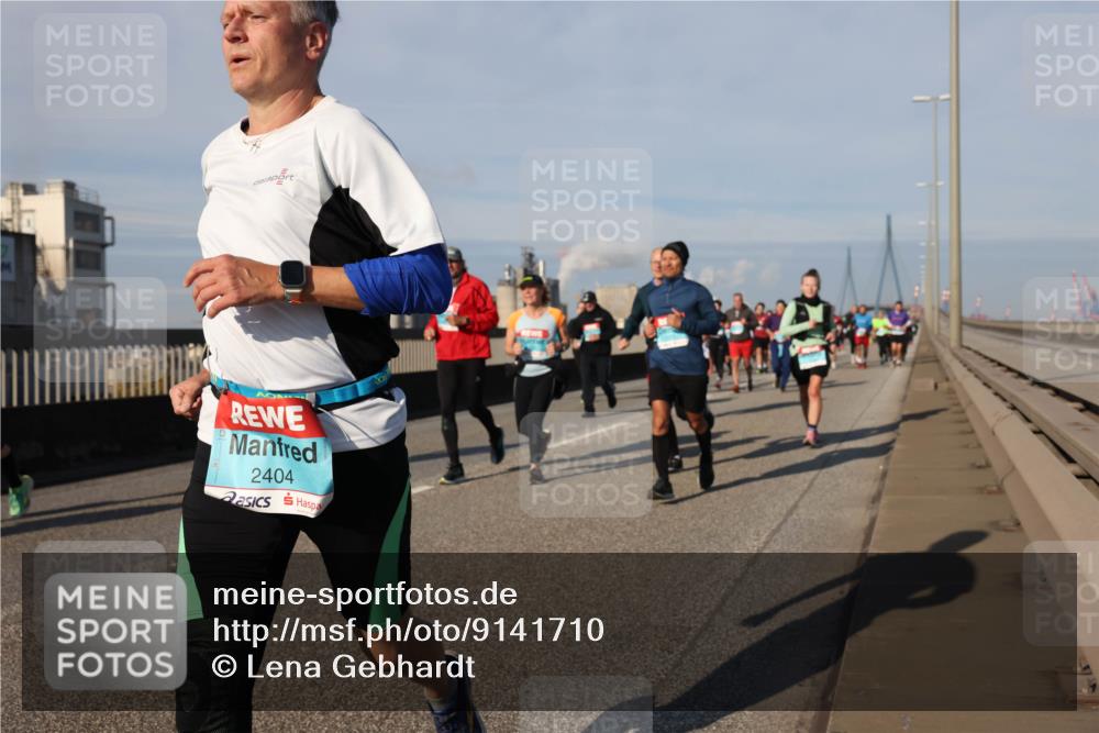 03.10.2025 - Köhlbrandbrückenlauf Lena Gebhardt http://msf.ph/oto/9141710 03.10.2025 09:59:32 Position 2 2404 meine-sportfotos.de