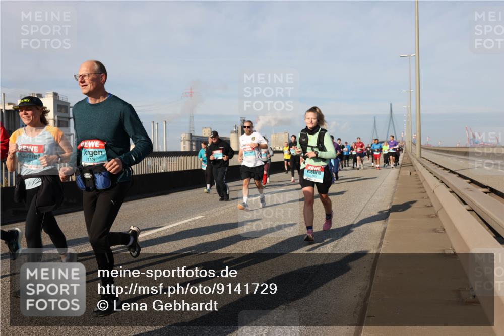 03.10.2025 - Köhlbrandbrückenlauf Lena Gebhardt http://msf.ph/oto/9141729 03.10.2025 09:59:34 Position 2 1650, 2113, 1503 meine-sportfotos.de