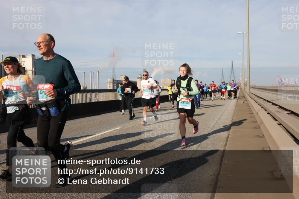 03.10.2025 - Köhlbrandbrückenlauf Lena Gebhardt http://msf.ph/oto/9141733 03.10.2025 09:59:34 Position 2 1650, 2113 meine-sportfotos.de