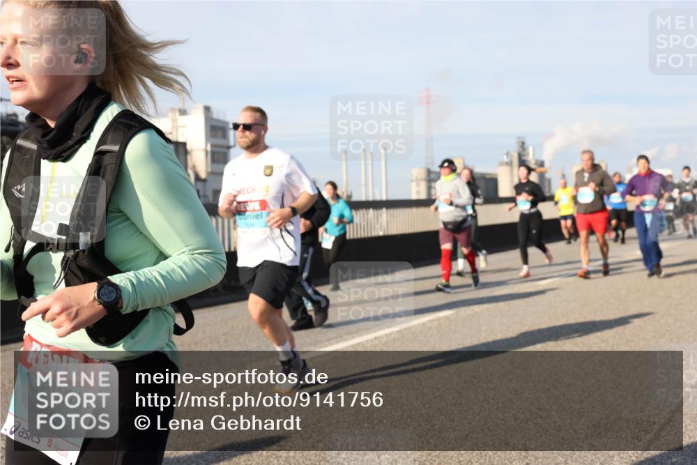 03.10.2025 - Köhlbrandbrückenlauf Lena Gebhardt http://msf.ph/oto/9141756 03.10.2025 09:59:36 Position 2 1503 meine-sportfotos.de