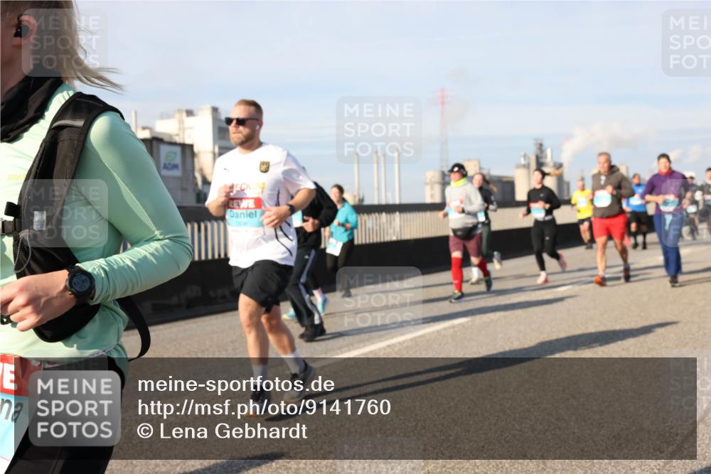 03.10.2025 - Köhlbrandbrückenlauf Lena Gebhardt http://msf.ph/oto/9141760 03.10.2025 09:59:36 Position 2  meine-sportfotos.de