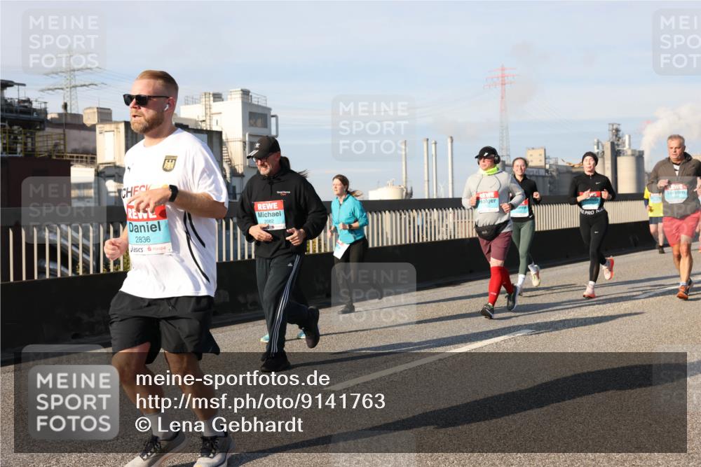 03.10.2025 - Köhlbrandbrückenlauf Lena Gebhardt http://msf.ph/oto/9141763 03.10.2025 09:59:36 Position 2 2836, 2082 meine-sportfotos.de