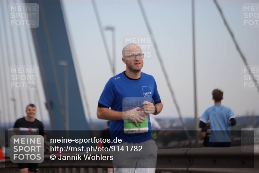 03.10.2025 - Köhlbrandbrückenlauf Jannik Wohlers http://msf.ph/oto/9141782 03.10.2025 15:39:18 Position 1 925 meine-sportfotos.de