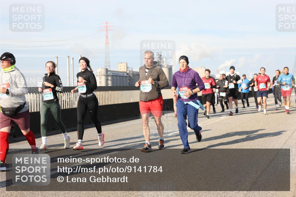 03.10.2025 - Köhlbrandbrückenlauf Lena Gebhardt http://msf.ph/oto/9141784 03.10.2025 09:59:37 Position 2 1692, 1850, 1835, 2880 meine-sportfotos.de