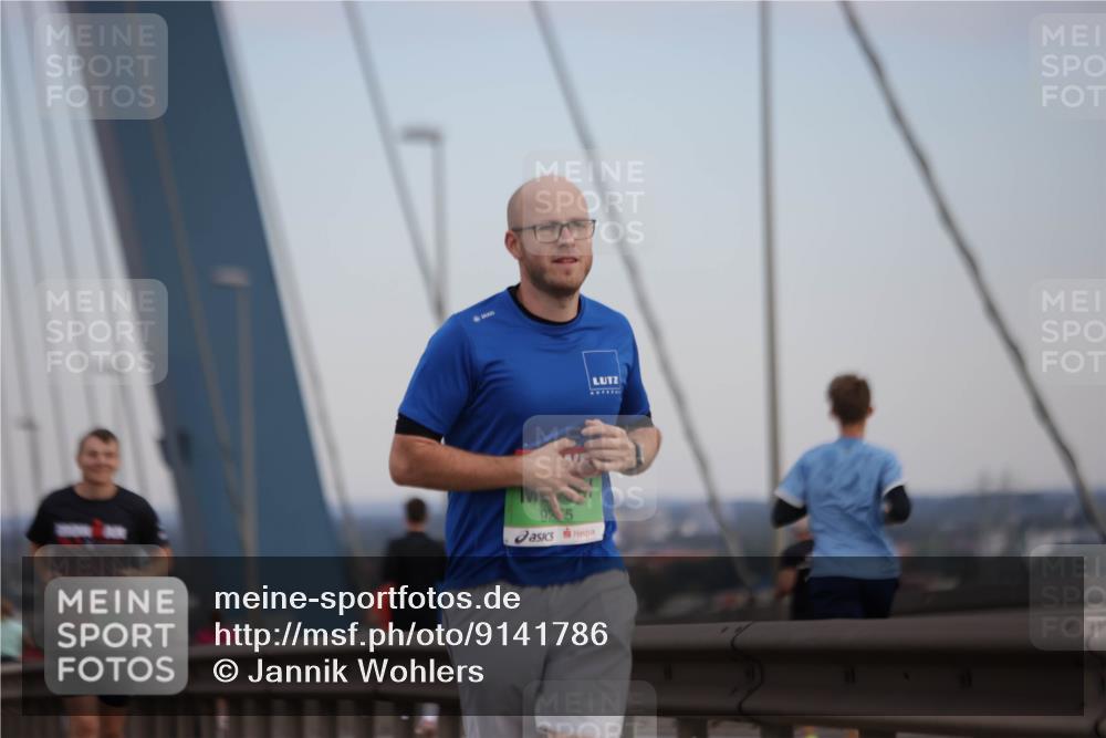 03.10.2025 - Köhlbrandbrückenlauf Jannik Wohlers http://msf.ph/oto/9141786 03.10.2025 15:39:18 Position 1 95 meine-sportfotos.de