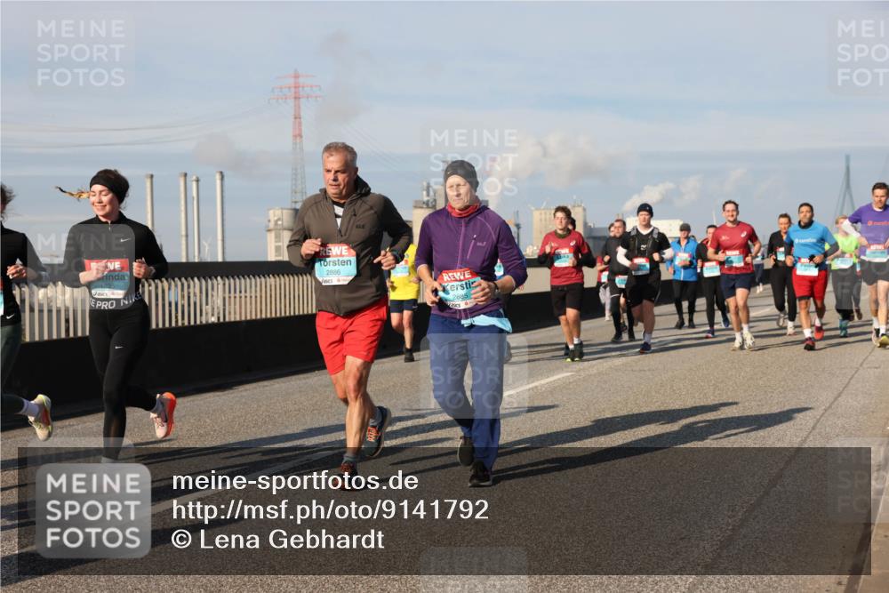 03.10.2025 - Köhlbrandbrückenlauf Lena Gebhardt http://msf.ph/oto/9141792 03.10.2025 09:59:38 Position 2 1835, 2886, 28852 meine-sportfotos.de