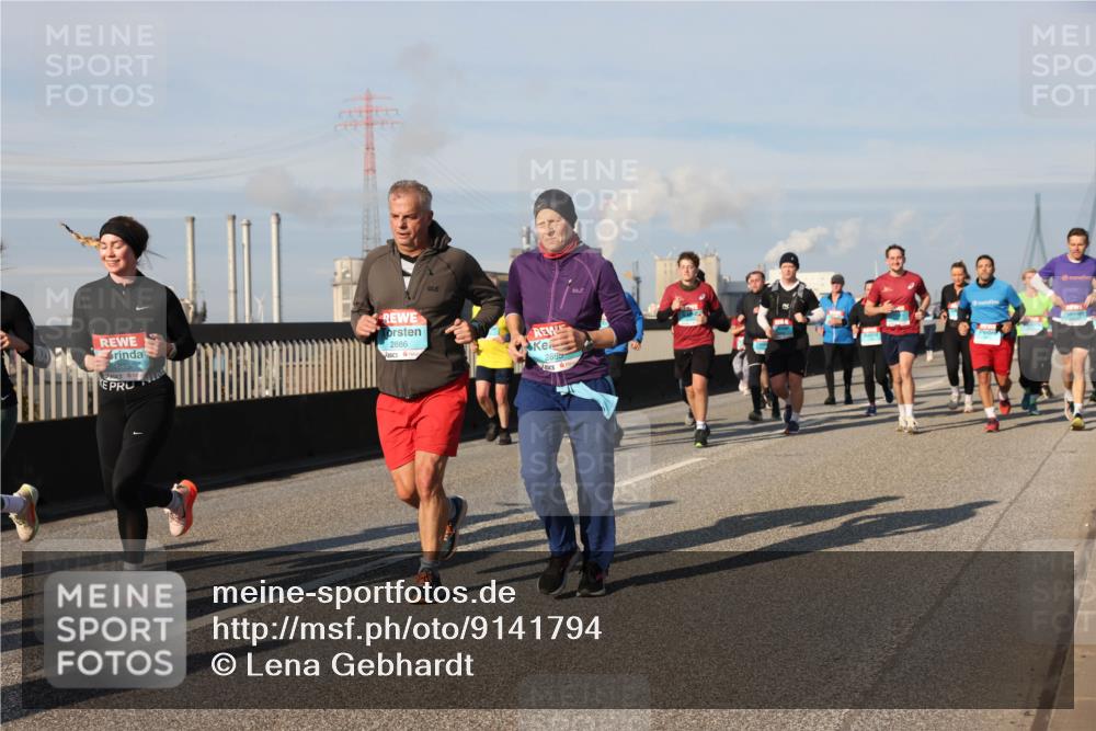 03.10.2025 - Köhlbrandbrückenlauf Lena Gebhardt http://msf.ph/oto/9141794 03.10.2025 09:59:38 Position 2 2886, 2885 meine-sportfotos.de