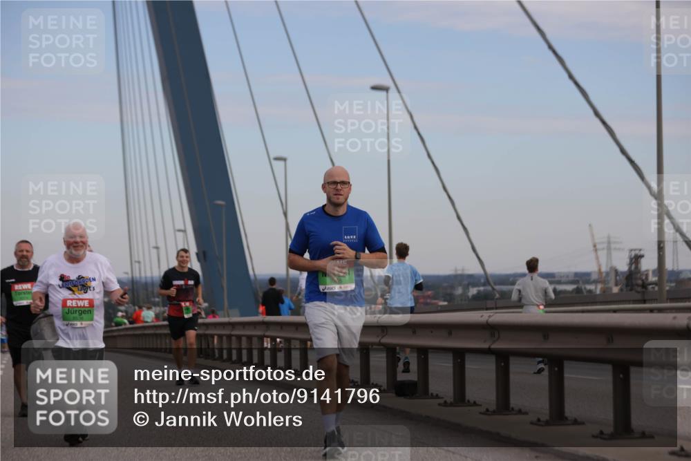 03.10.2025 - Köhlbrandbrückenlauf Jannik Wohlers http://msf.ph/oto/9141796 03.10.2025 15:39:18 Position 1 8538 meine-sportfotos.de