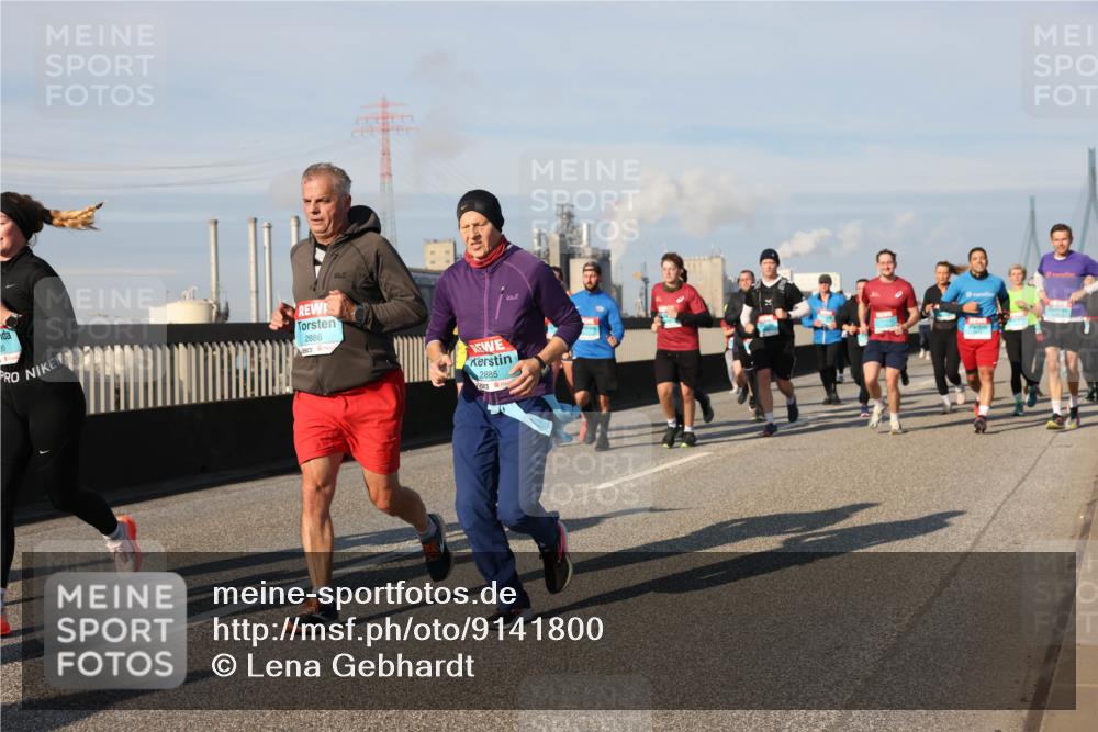 03.10.2025 - Köhlbrandbrückenlauf Lena Gebhardt http://msf.ph/oto/9141800 03.10.2025 09:59:38 Position 2 35, 2886, 2885 meine-sportfotos.de