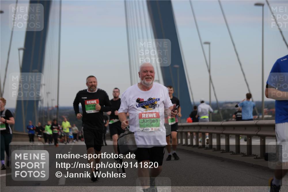 03.10.2025 - Köhlbrandbrückenlauf Jannik Wohlers http://msf.ph/oto/9141820 03.10.2025 15:39:19 Position 1 8374, 8538 meine-sportfotos.de