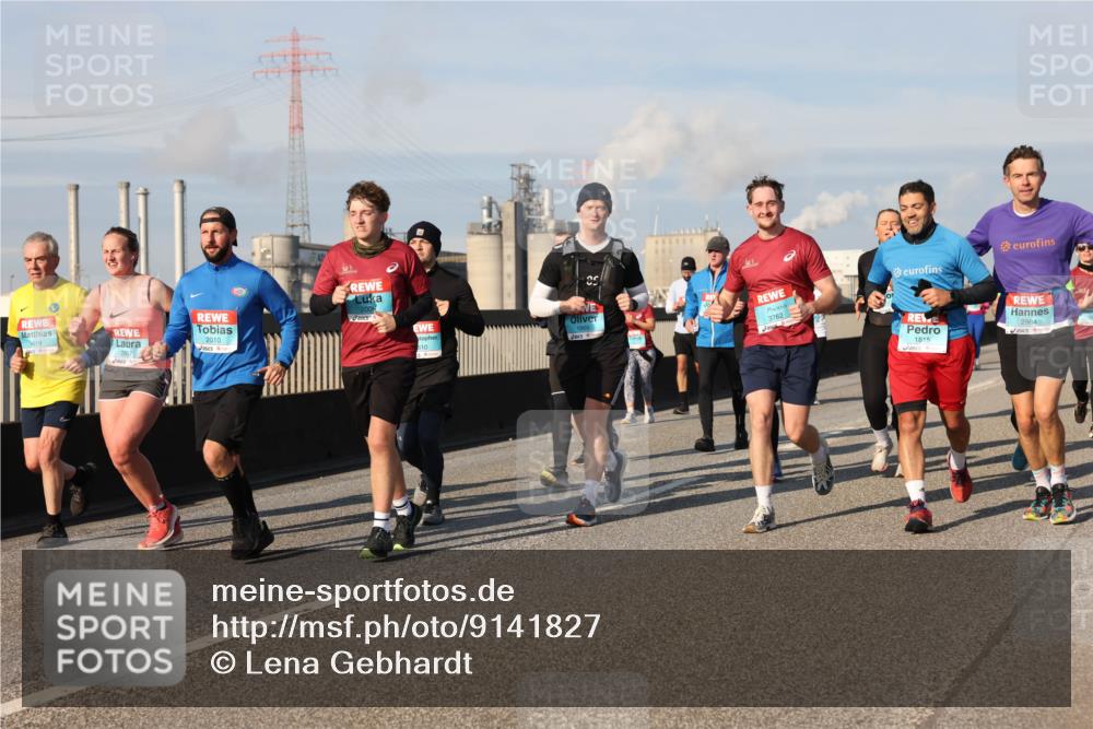 03.10.2025 - Köhlbrandbrückenlauf Lena Gebhardt http://msf.ph/oto/9141827 03.10.2025 09:59:40 Position 2 2010, 1619, 2867, 35, 810, 3762, 1815, 2984 meine-sportfotos.de