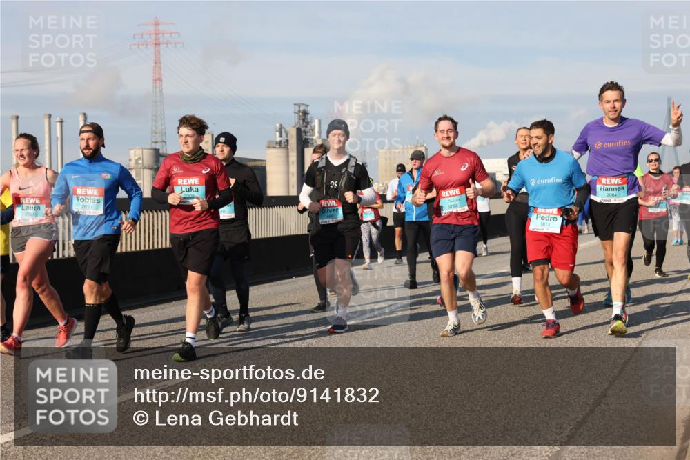 03.10.2025 - Köhlbrandbrückenlauf Lena Gebhardt http://msf.ph/oto/9141832 03.10.2025 09:59:40 Position 2 2010, 2867, 3762, 1815, 2984 meine-sportfotos.de