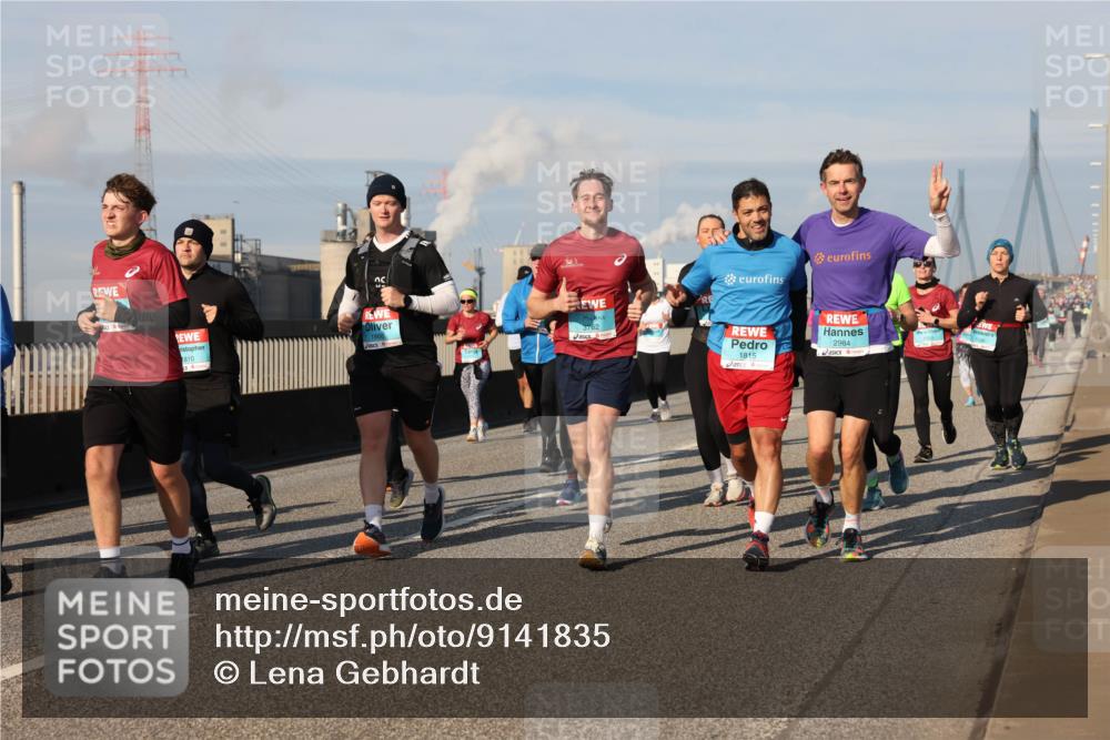 03.10.2025 - Köhlbrandbrückenlauf Lena Gebhardt http://msf.ph/oto/9141835 03.10.2025 09:59:40 Position 2 810, 3762, 1815, 2984 meine-sportfotos.de