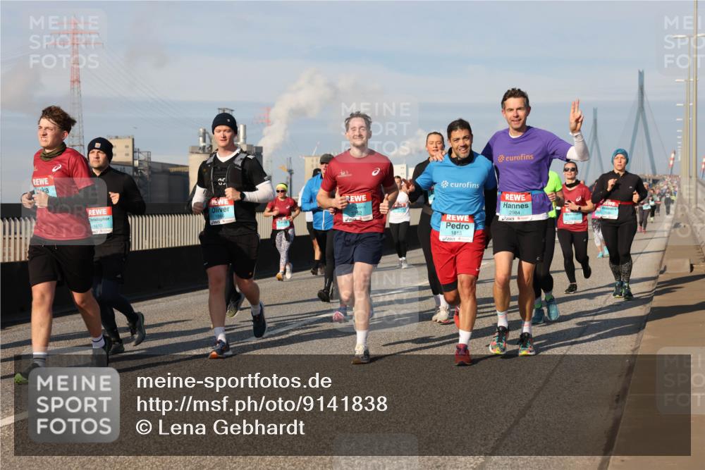 03.10.2025 - Köhlbrandbrückenlauf Lena Gebhardt http://msf.ph/oto/9141838 03.10.2025 09:59:40 Position 2 1810, 1866, 1815, 2984 meine-sportfotos.de