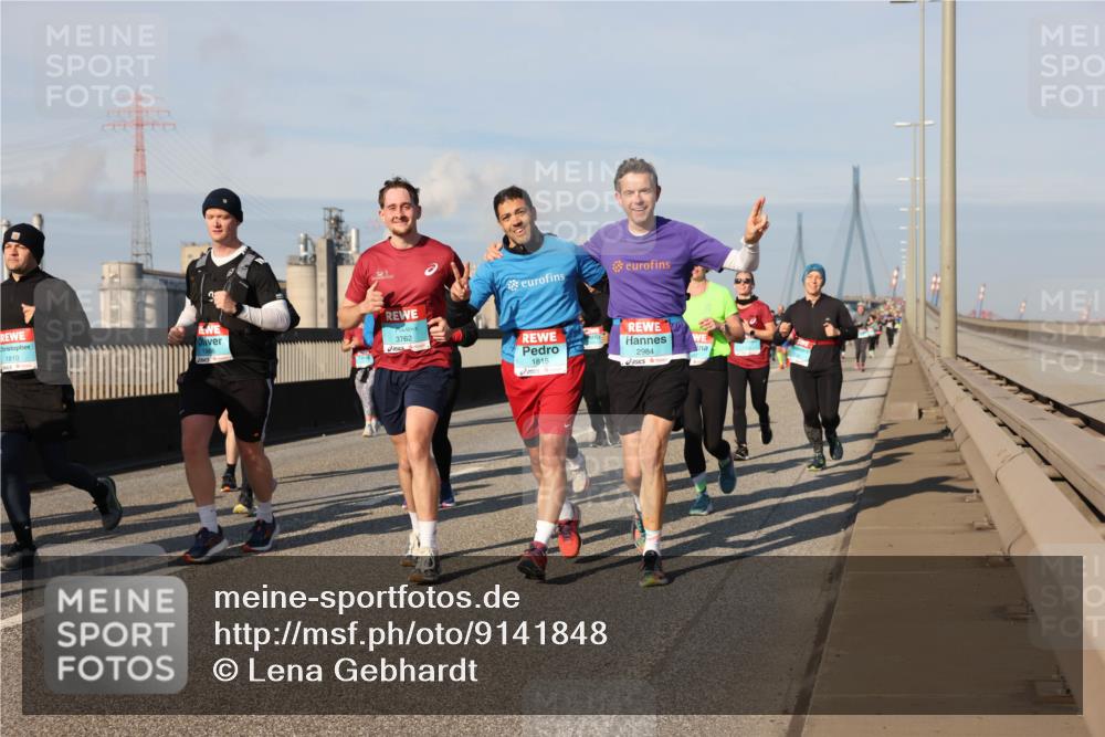 03.10.2025 - Köhlbrandbrückenlauf Lena Gebhardt http://msf.ph/oto/9141848 03.10.2025 09:59:41 Position 2 1810, 3762, 1815, 2984 meine-sportfotos.de
