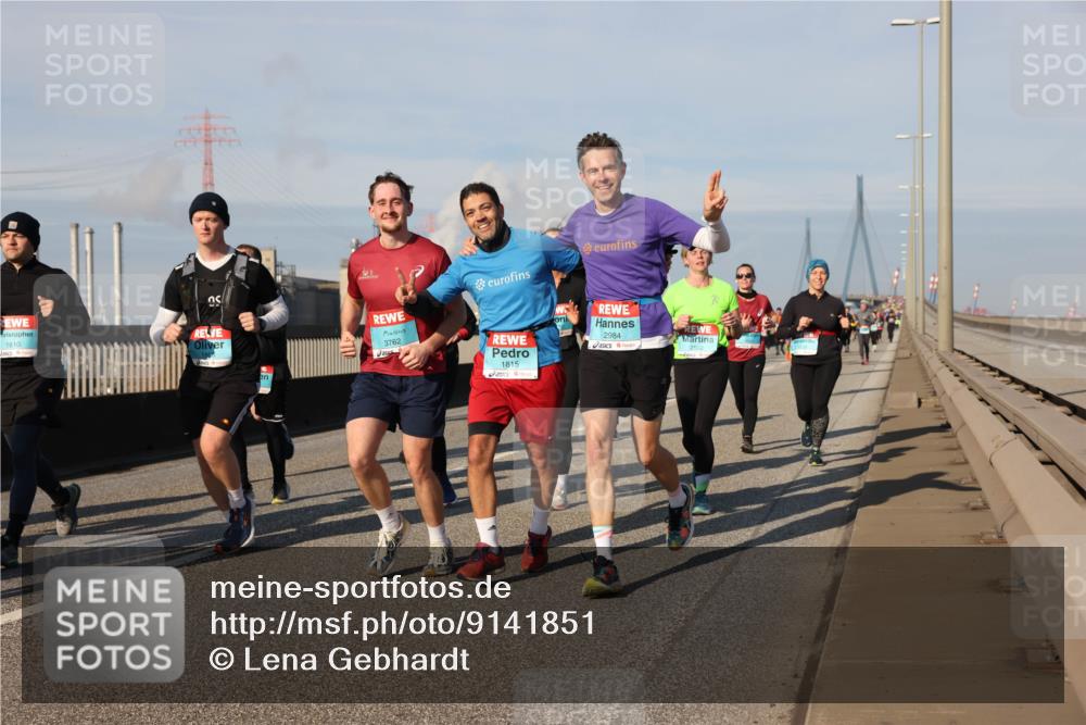 03.10.2025 - Köhlbrandbrückenlauf Lena Gebhardt http://msf.ph/oto/9141851 03.10.2025 09:59:41 Position 2 1810, 3762, 1815, 2984 meine-sportfotos.de