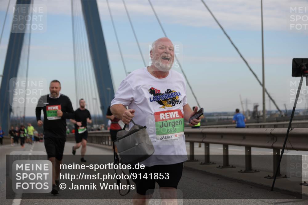 03.10.2025 - Köhlbrandbrückenlauf Jannik Wohlers http://msf.ph/oto/9141853 03.10.2025 15:39:22 Position 1 8538 meine-sportfotos.de