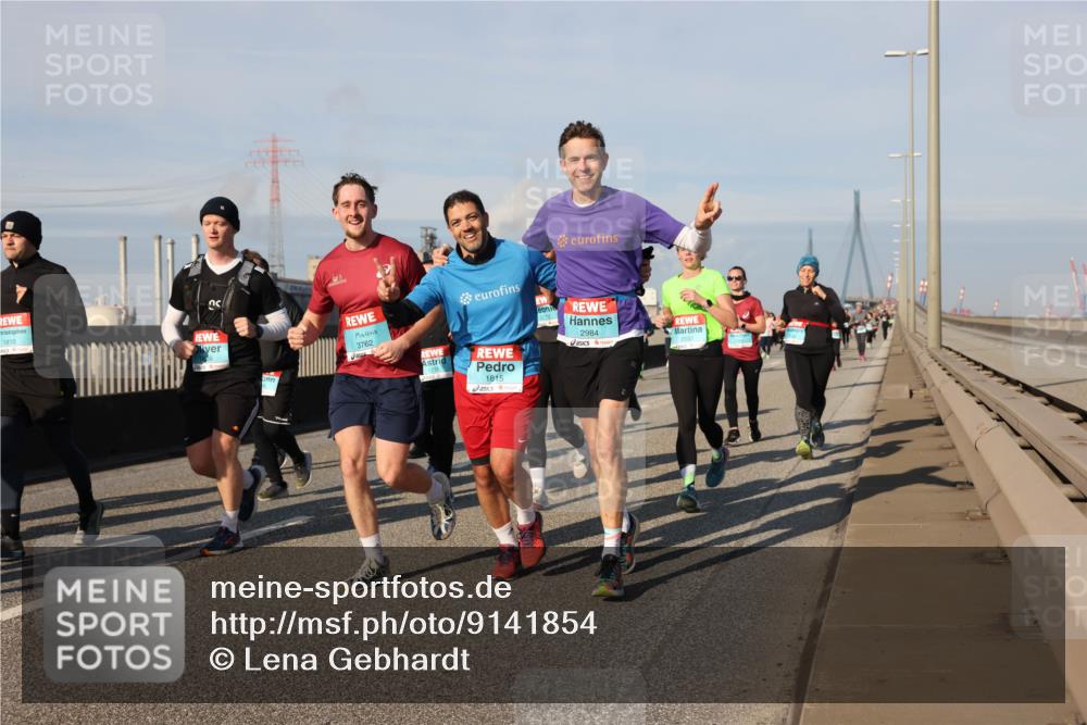 03.10.2025 - Köhlbrandbrückenlauf Lena Gebhardt http://msf.ph/oto/9141854 03.10.2025 09:59:42 Position 2 1810, 3762, 2270, 2984, 1815 meine-sportfotos.de