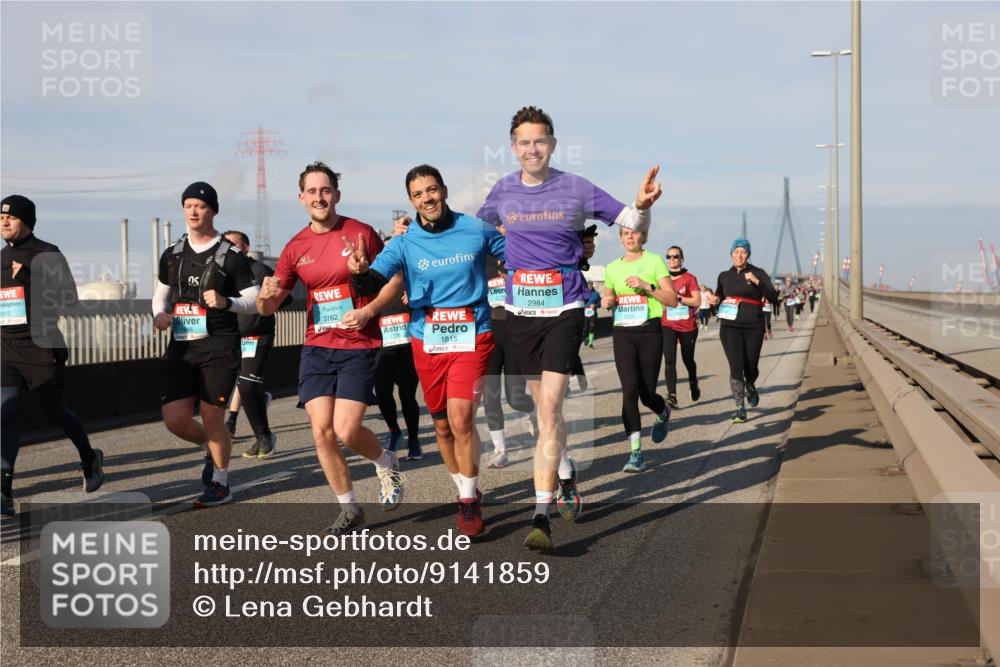 03.10.2025 - Köhlbrandbrückenlauf Lena Gebhardt http://msf.ph/oto/9141859 03.10.2025 09:59:42 Position 2 810, 2984, 2502, 3762, 1815 meine-sportfotos.de