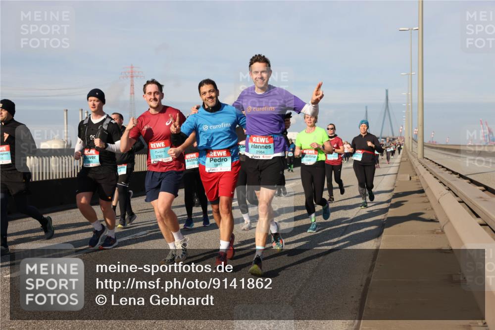 03.10.2025 - Köhlbrandbrückenlauf Lena Gebhardt http://msf.ph/oto/9141862 03.10.2025 09:59:42 Position 2 10, 2984, 3762, 1778, 1815 meine-sportfotos.de