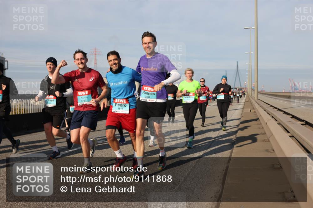 03.10.2025 - Köhlbrandbrückenlauf Lena Gebhardt http://msf.ph/oto/9141868 03.10.2025 09:59:42 Position 2 1866, 3762, 1815, 2984 meine-sportfotos.de