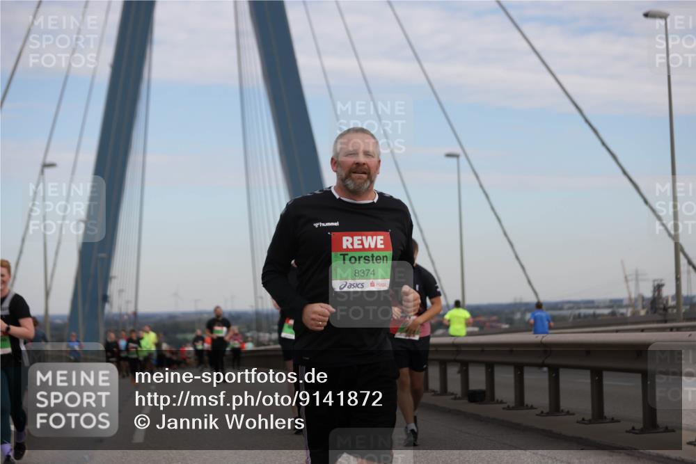 03.10.2025 - Köhlbrandbrückenlauf Jannik Wohlers http://msf.ph/oto/9141872 03.10.2025 15:39:23 Position 1 8374 meine-sportfotos.de