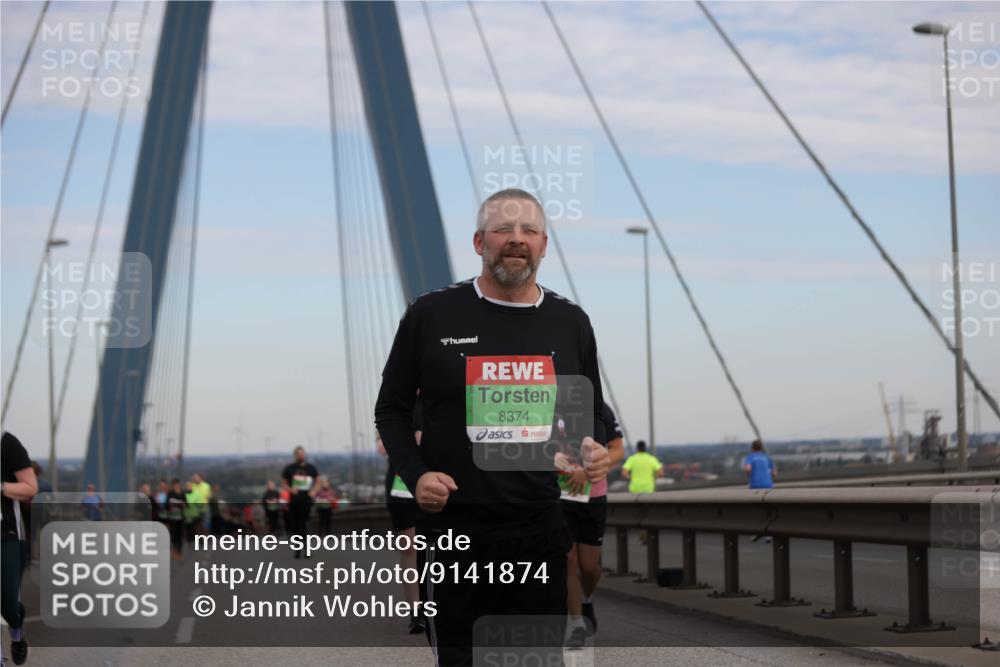 03.10.2025 - Köhlbrandbrückenlauf Jannik Wohlers http://msf.ph/oto/9141874 03.10.2025 15:39:24 Position 1 8374 meine-sportfotos.de