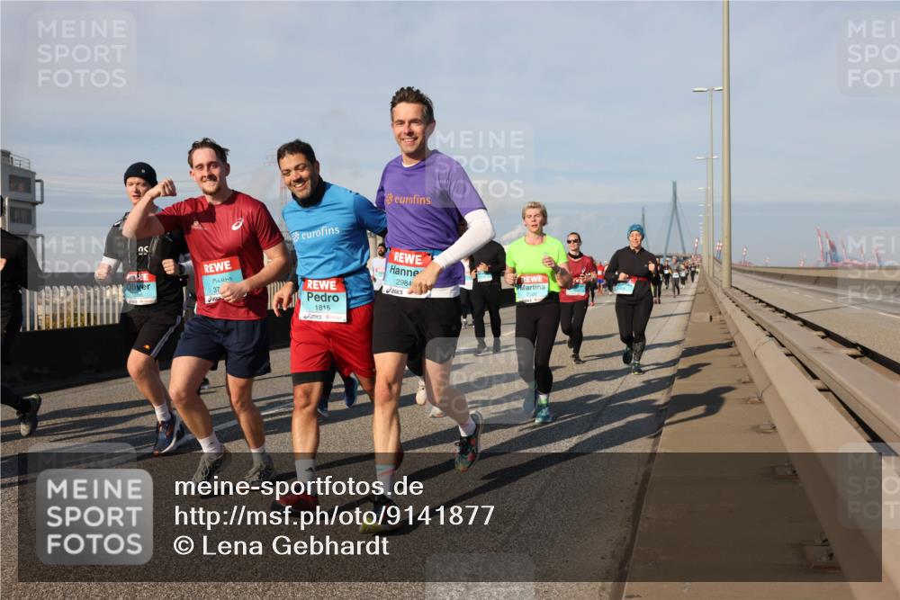 03.10.2025 - Köhlbrandbrückenlauf Lena Gebhardt http://msf.ph/oto/9141877 03.10.2025 09:59:42 Position 2 37, 2984, 1815 meine-sportfotos.de