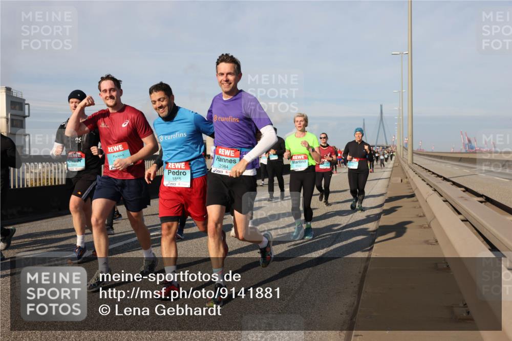 03.10.2025 - Köhlbrandbrückenlauf Lena Gebhardt http://msf.ph/oto/9141881 03.10.2025 09:59:42 Position 2 1815, 2984, 2502 meine-sportfotos.de