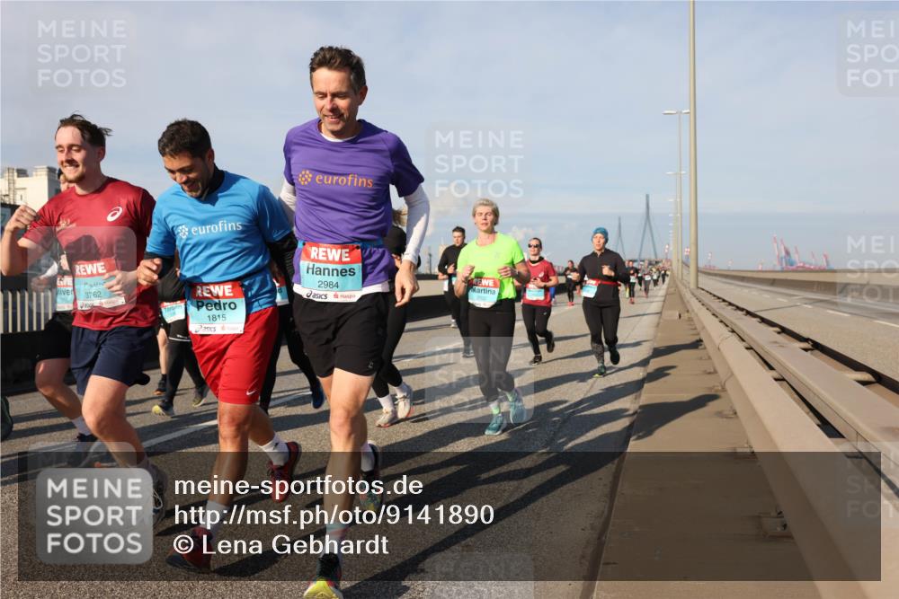 03.10.2025 - Köhlbrandbrückenlauf Lena Gebhardt http://msf.ph/oto/9141890 03.10.2025 09:59:42 Position 2 3762, 1866, 1815, 2984 meine-sportfotos.de