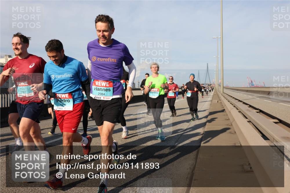 03.10.2025 - Köhlbrandbrückenlauf Lena Gebhardt http://msf.ph/oto/9141893 03.10.2025 09:59:43 Position 2 2984, 3762, 1815 meine-sportfotos.de