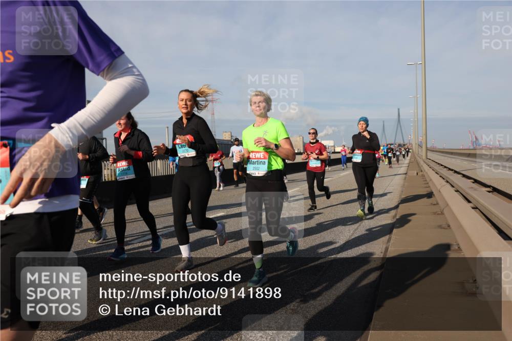 03.10.2025 - Köhlbrandbrückenlauf Lena Gebhardt http://msf.ph/oto/9141898 03.10.2025 09:59:43 Position 2 1778, 2502 meine-sportfotos.de