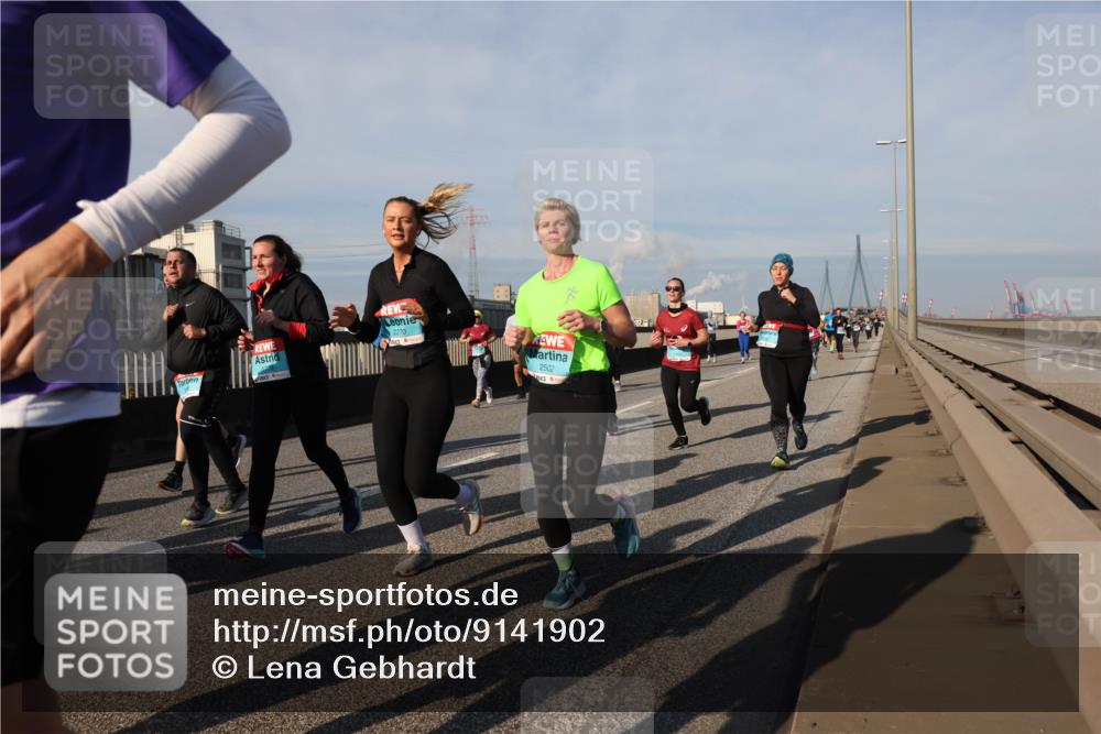 03.10.2025 - Köhlbrandbrückenlauf Lena Gebhardt http://msf.ph/oto/9141902 03.10.2025 09:59:43 Position 2 2270, 2502 meine-sportfotos.de
