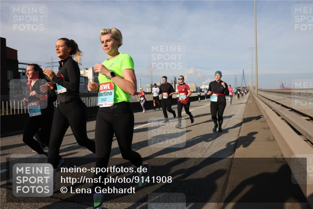 03.10.2025 - Köhlbrandbrückenlauf Lena Gebhardt http://msf.ph/oto/9141908 03.10.2025 09:59:44 Position 2 1778, 2502 meine-sportfotos.de