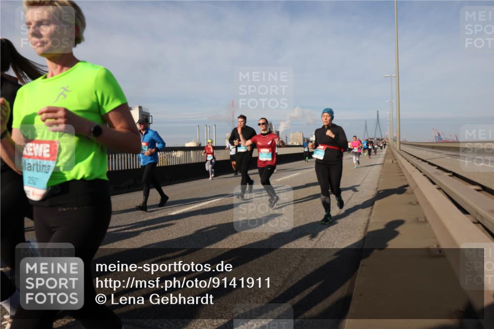 03.10.2025 - Köhlbrandbrückenlauf Lena Gebhardt http://msf.ph/oto/9141911 03.10.2025 09:59:44 Position 2 2512, 31335 meine-sportfotos.de