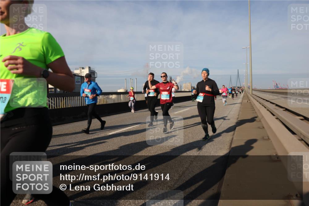 03.10.2025 - Köhlbrandbrückenlauf Lena Gebhardt http://msf.ph/oto/9141914 03.10.2025 09:59:44 Position 2  meine-sportfotos.de