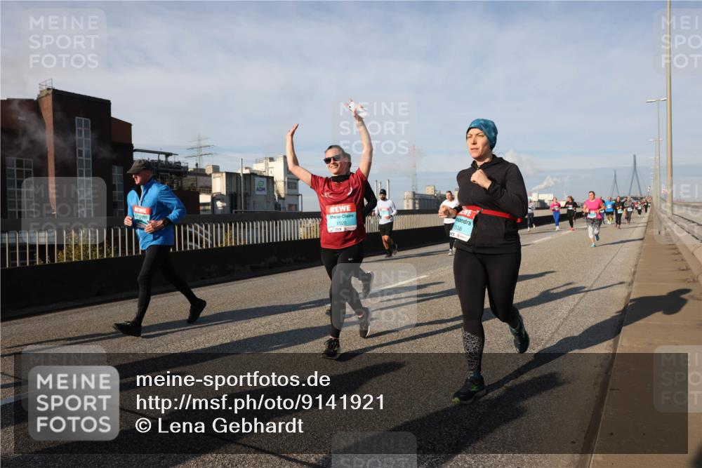 03.10.2025 - Köhlbrandbrückenlauf Lena Gebhardt http://msf.ph/oto/9141921 03.10.2025 09:59:45 Position 2  meine-sportfotos.de