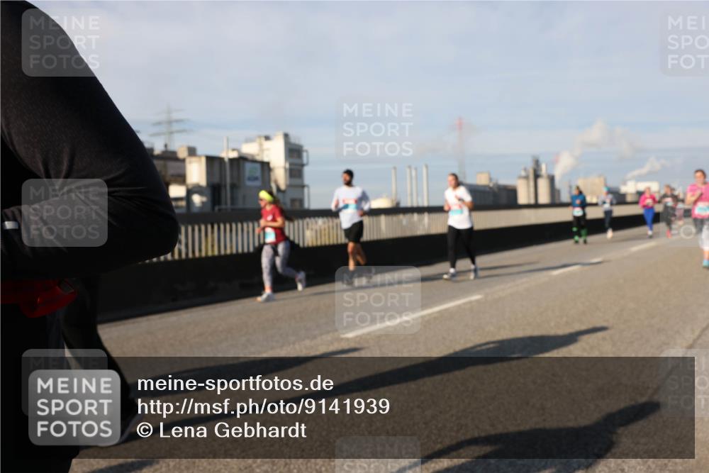 03.10.2025 - Köhlbrandbrückenlauf Lena Gebhardt http://msf.ph/oto/9141939 03.10.2025 09:59:46 Position 2  meine-sportfotos.de