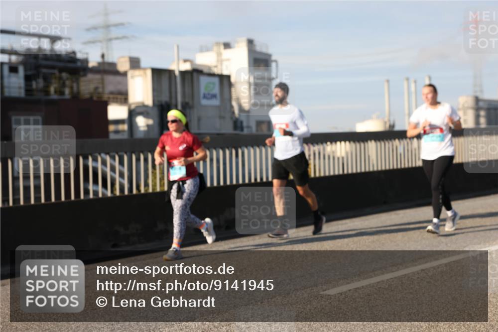 03.10.2025 - Köhlbrandbrückenlauf Lena Gebhardt http://msf.ph/oto/9141945 03.10.2025 09:59:46 Position 2  meine-sportfotos.de